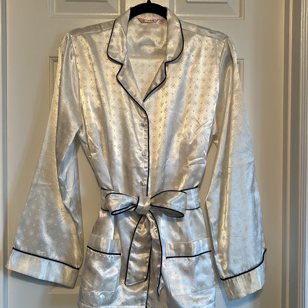 LA VIE EN ROSE Luxury Pyjamas Size M  NWOT